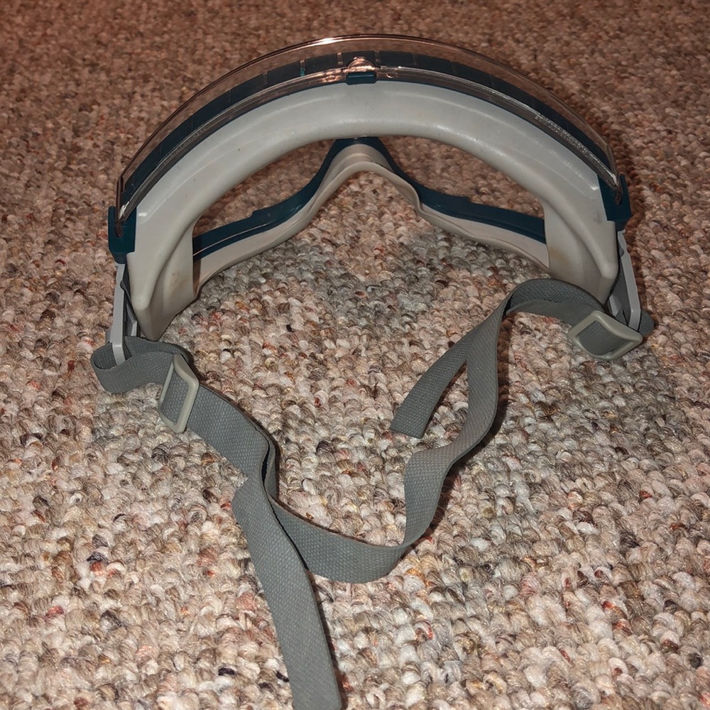 Goggles - Picture 2 of 3